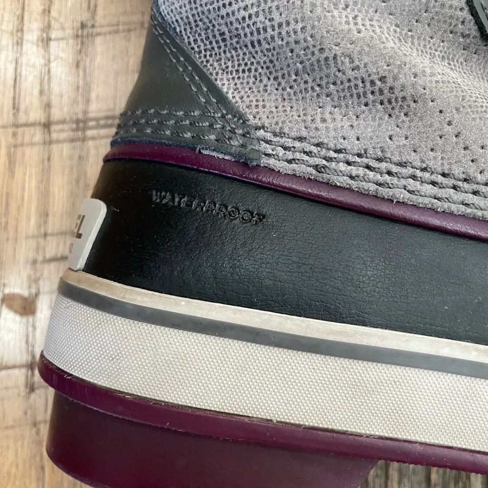 Sorel waterproof winter snow boots Wm 6